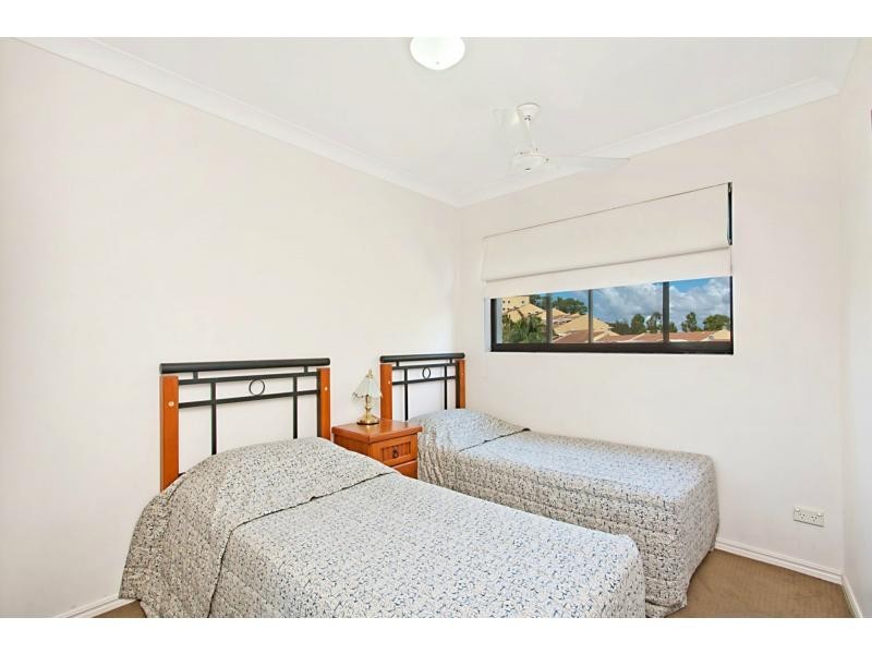 33a/1 Great Hall Drive, Miami QLD 4220