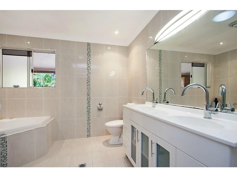 11 Woodland Drive, Reedy Creek QLD 4227