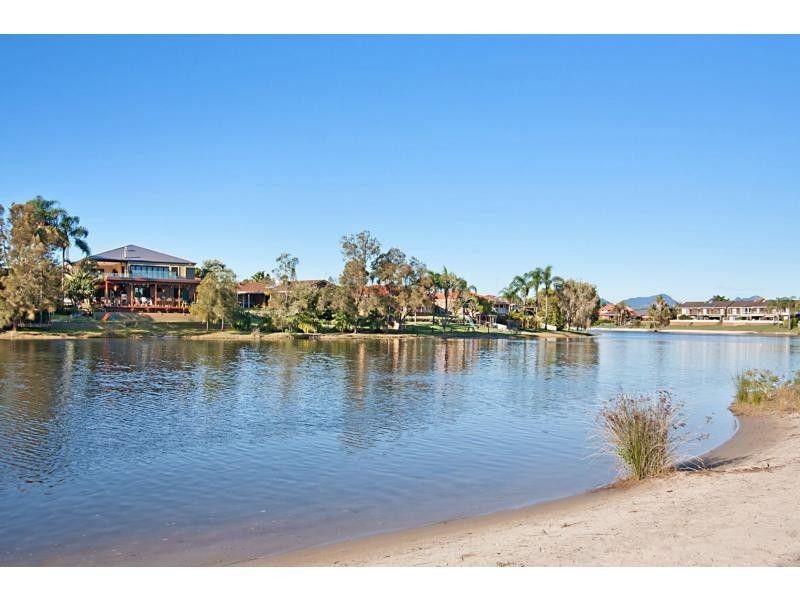 2/16 Sunbird Street, Burleigh Waters QLD 4220