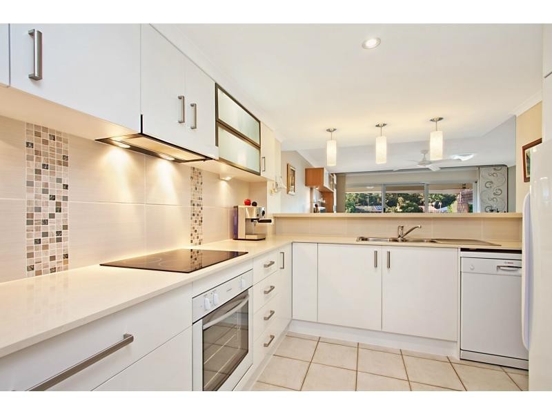 2/16 Sunbird Street, Burleigh Waters QLD 4220