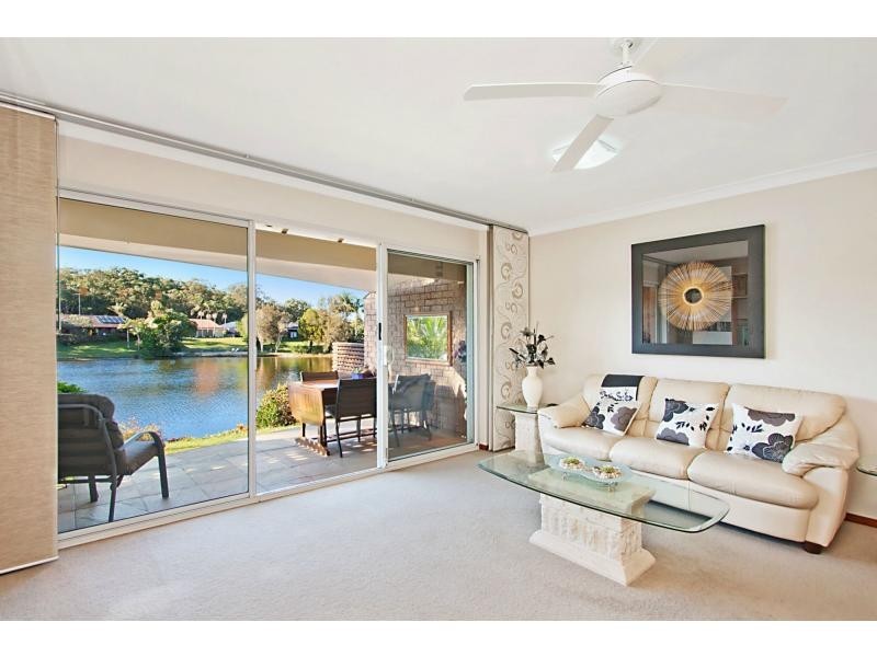 2/16 Sunbird Street, Burleigh Waters QLD 4220