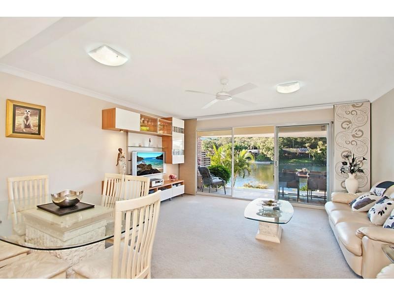 2/16 Sunbird Street, Burleigh Waters QLD 4220