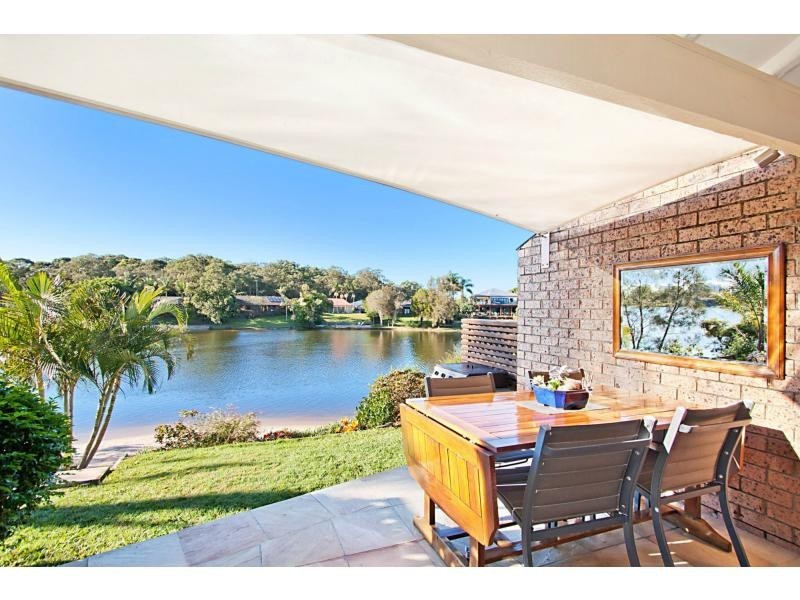 2/16 Sunbird Street, Burleigh Waters QLD 4220