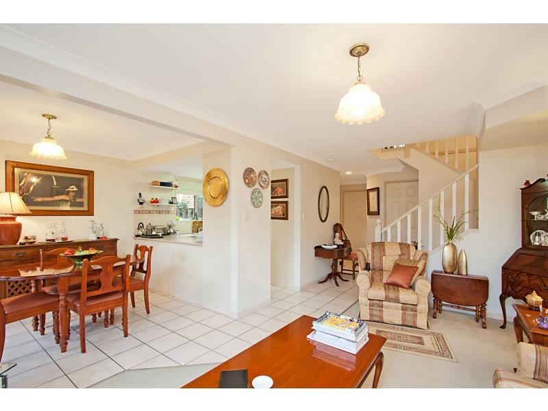 2/6 Maranta Street, Elanora QLD 4221