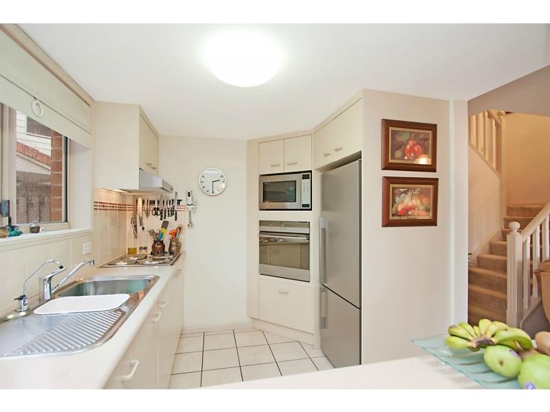 2/6 Maranta Street, Elanora QLD 4221