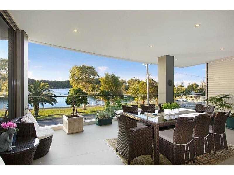 2/8 Murlong Crescent, Palm Beach QLD 4221