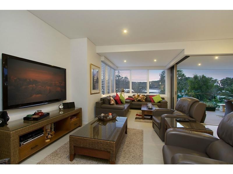 2/8 Murlong Crescent, Palm Beach QLD 4221