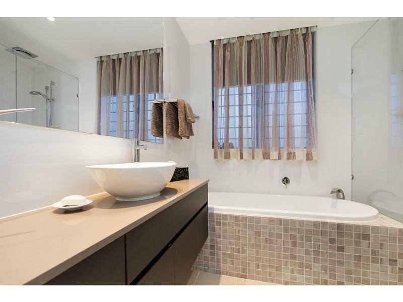 2/8 Murlong Crescent, Palm Beach QLD 4221