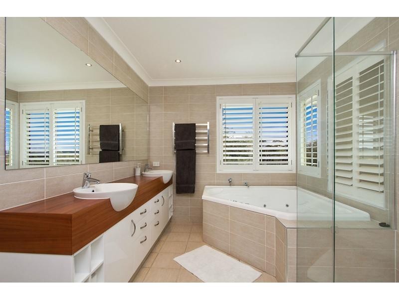 3 Robusta Rise, Burleigh Heads QLD 4220