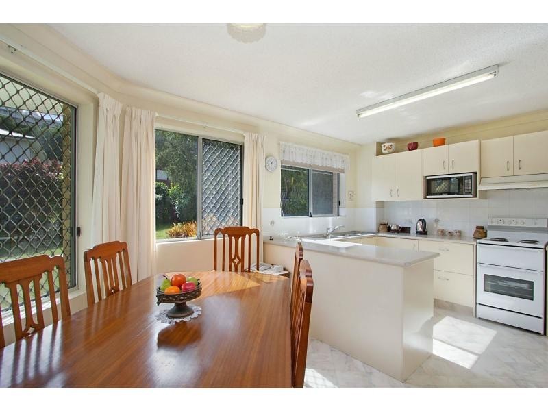 2/11 Hayle Street, Burleigh Heads QLD 4220