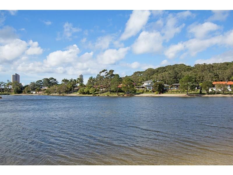 2/6 Sunbird Street, Burleigh Waters QLD 4220