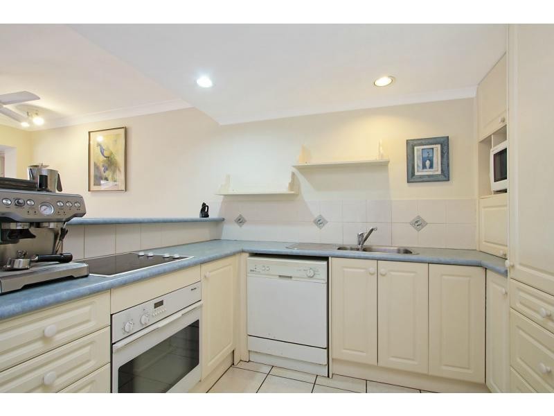 2/6 Sunbird Street, Burleigh Waters QLD 4220