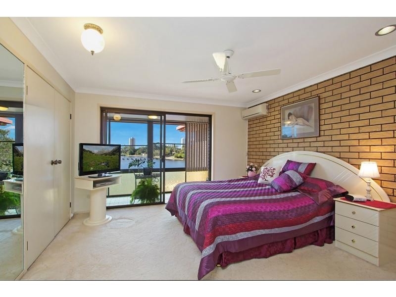 2/6 Sunbird Street, Burleigh Waters QLD 4220
