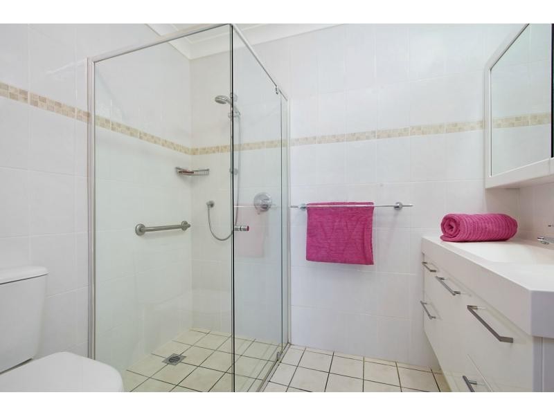 2/6 Sunbird Street, Burleigh Waters QLD 4220