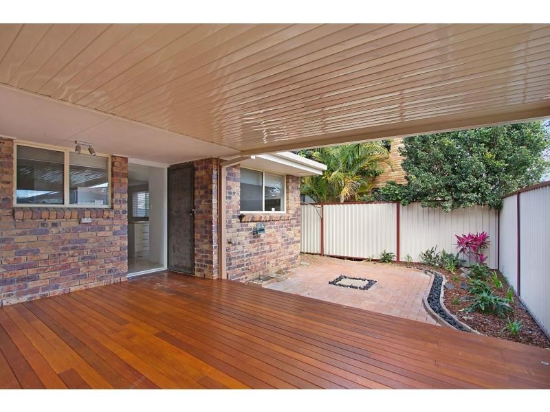 1/11 Sunbird Street, Burleigh Waters QLD 4220