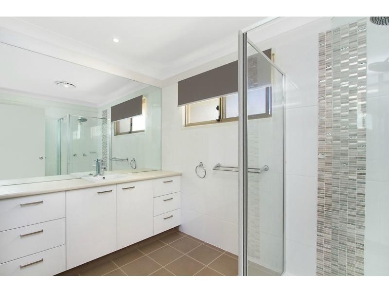 1/11 Sunbird Street, Burleigh Waters QLD 4220