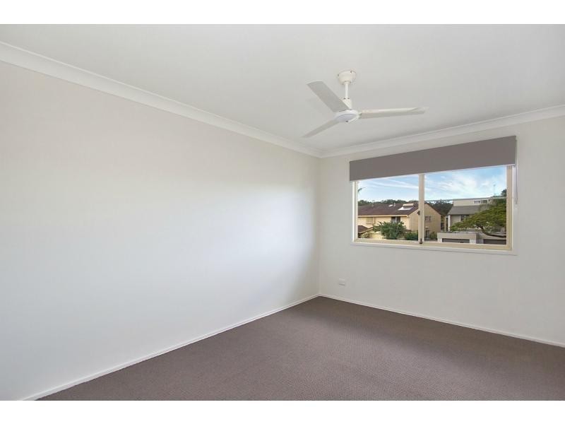 1/11 Sunbird Street, Burleigh Waters QLD 4220