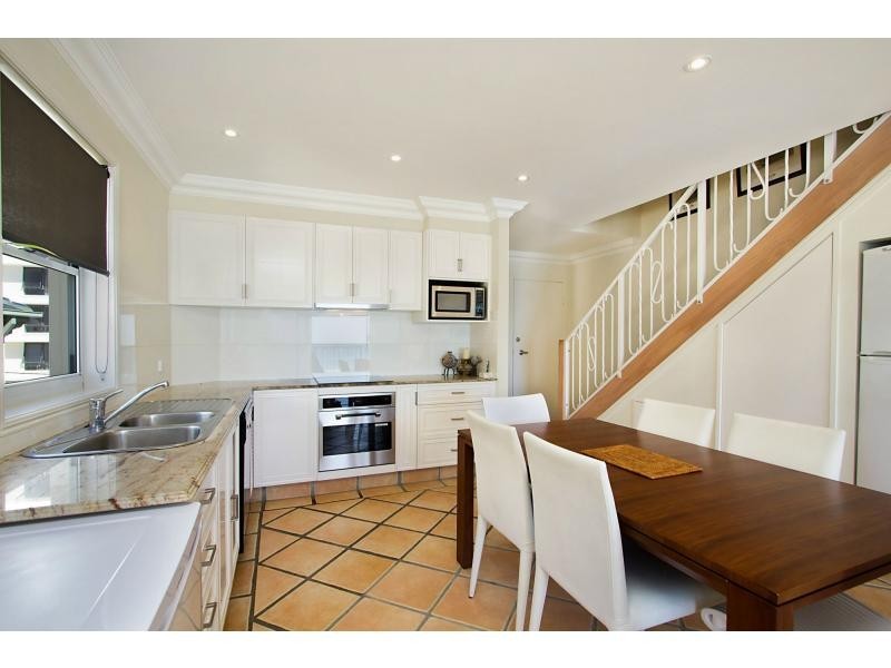 4/211 Jefferson Lane, Palm Beach QLD 4221