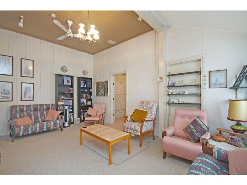 10 Sunshine Parade, Miami QLD 4220