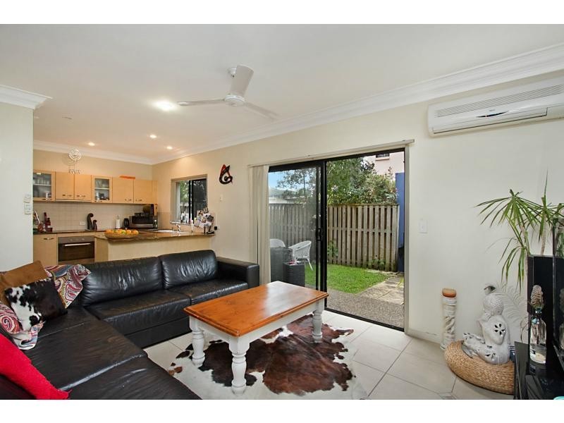 2/143 Sunshine Parade, Miami QLD 4220