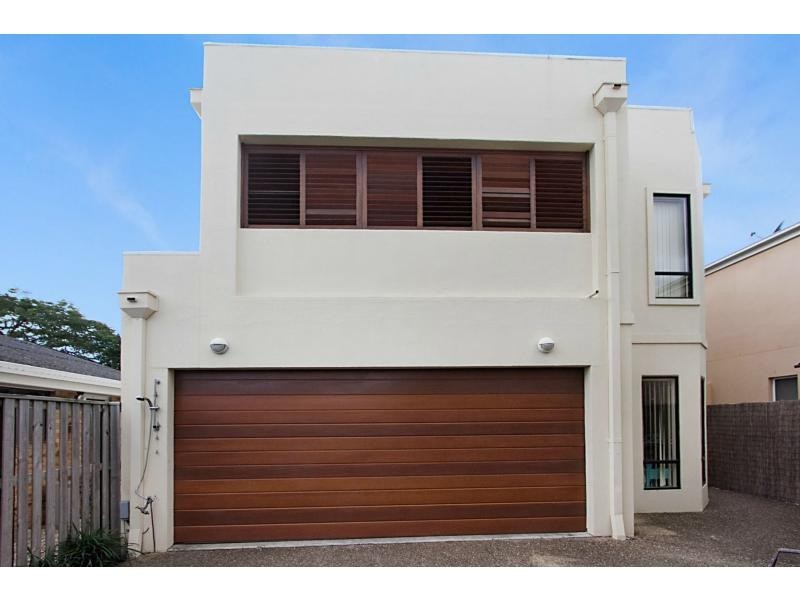 2/143 Sunshine Parade, Miami QLD 4220