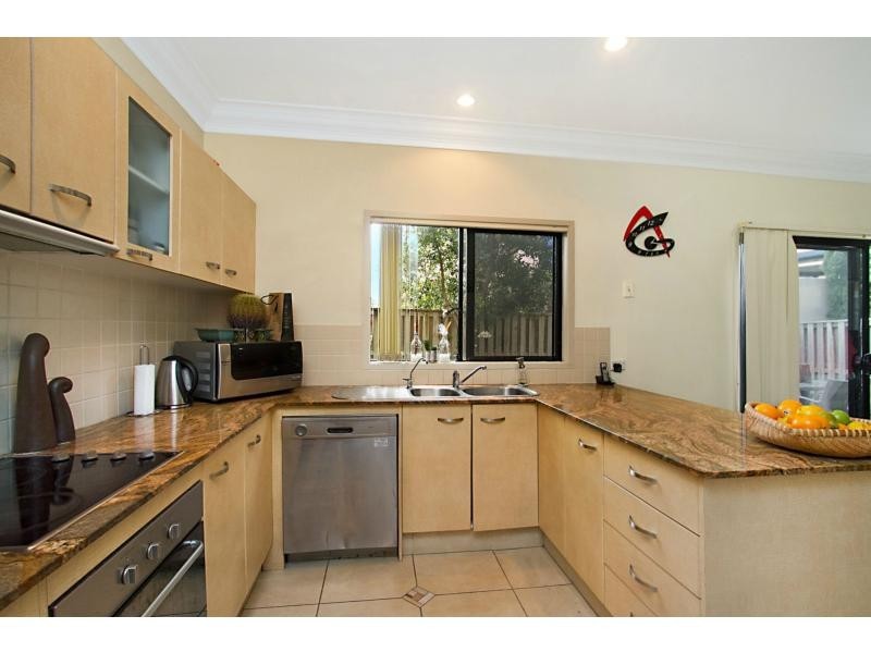 2/143 Sunshine Parade, Miami QLD 4220