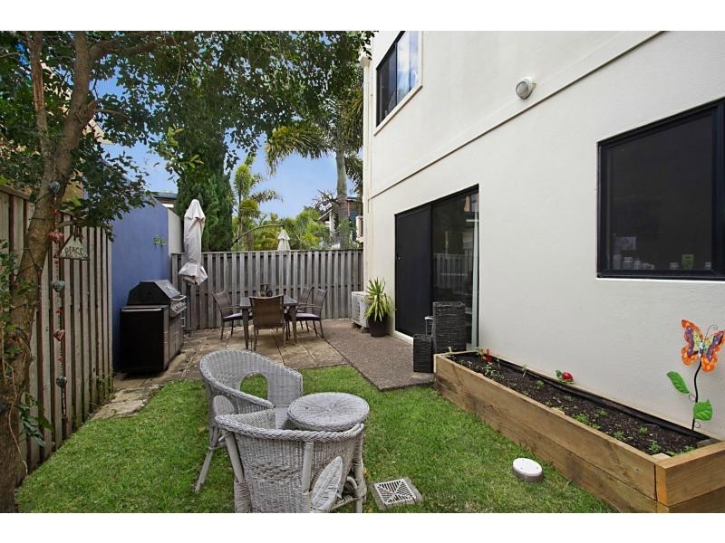 2/143 Sunshine Parade, Miami QLD 4220