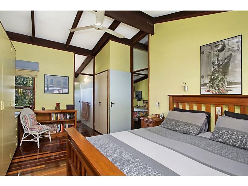 1 Timbertop Mead, Burleigh Heads QLD 4220