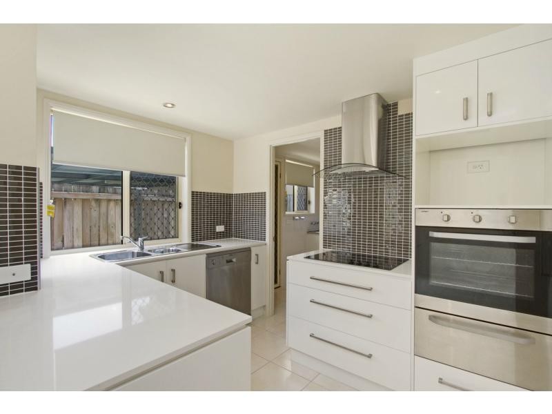 4/4 Twenty Sixth Avenue, Palm Beach QLD 4221