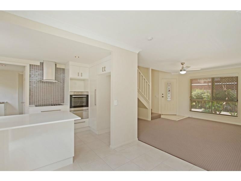 4/4 Twenty Sixth Avenue, Palm Beach QLD 4221