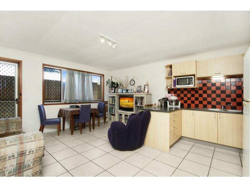 2/5 Fourteenth Avenue, Palm Beach QLD 4221