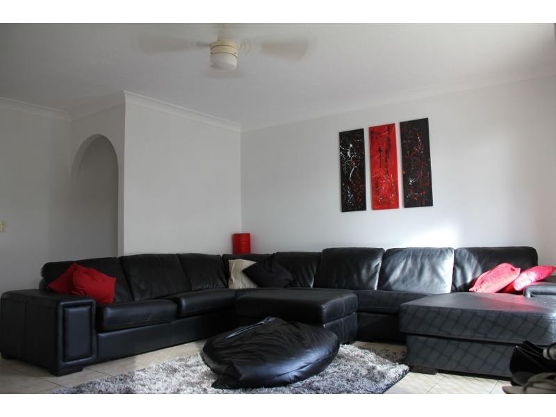 2/89 Treeview Drive, Burleigh Waters QLD 4220