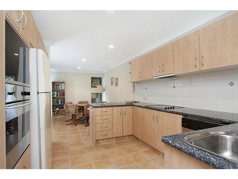 4/6 Burrabee Street, Burleigh Heads QLD 4220