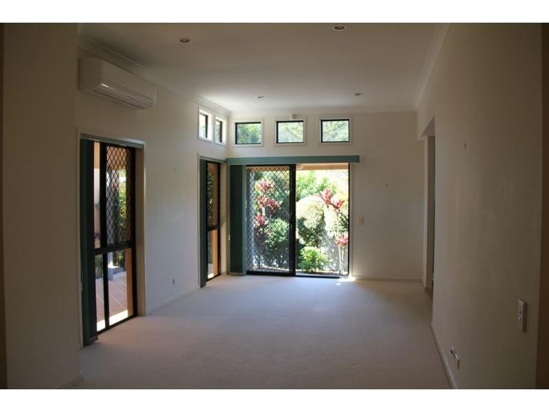 4/6 Burrabee Street, Burleigh Heads QLD 4220