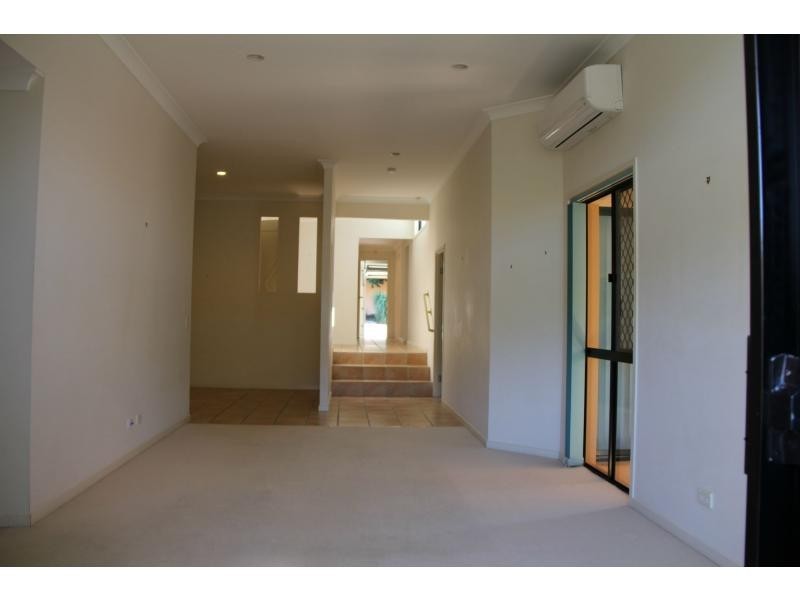 4/6 Burrabee Street, Burleigh Heads QLD 4220