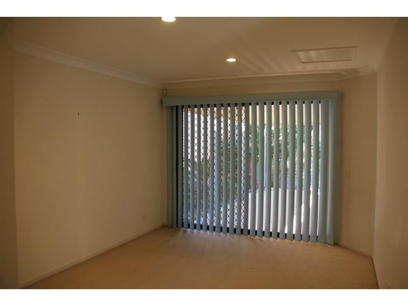 4/6 Burrabee Street, Burleigh Heads QLD 4220