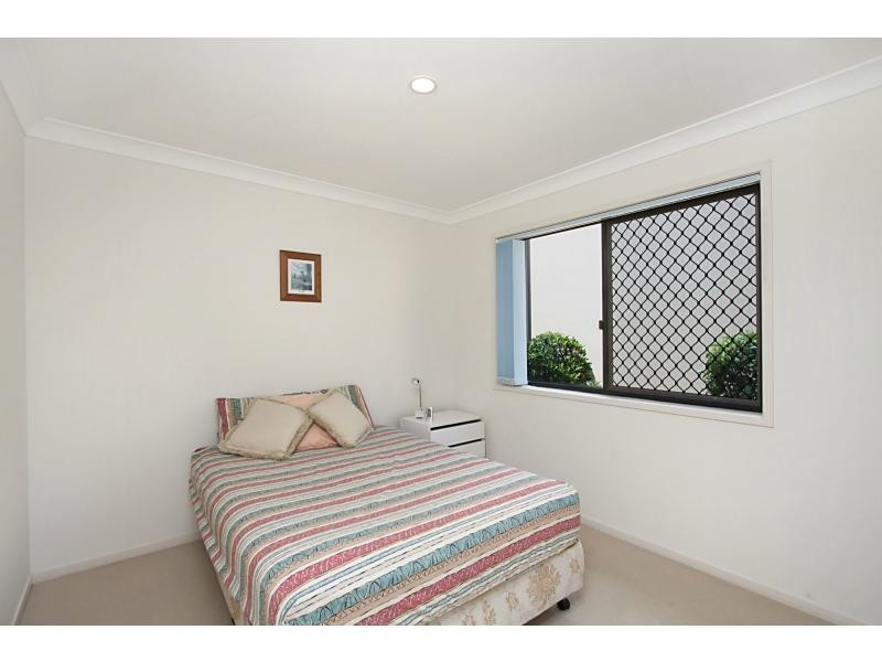 4/6 Burrabee Street, Burleigh Heads QLD 4220