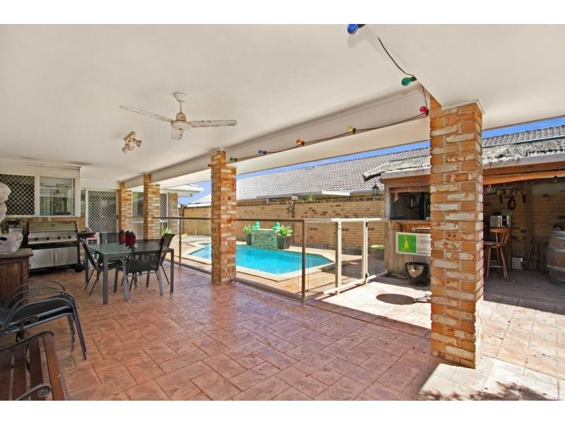 6 Treetop Court, Burleigh Waters QLD 4220