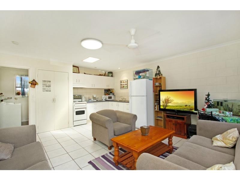 1/5 Fourteenth Avenue, Palm Beach QLD 4221