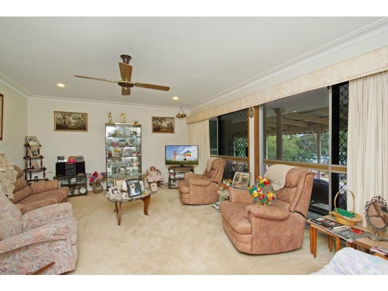 176 Acanthus Avenue, Burleigh Waters QLD 4220