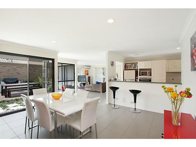 5 Greendale Place, Burleigh Waters QLD 4220
