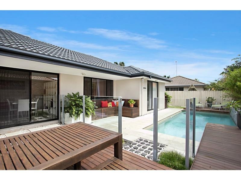 5 Greendale Place, Burleigh Waters QLD 4220