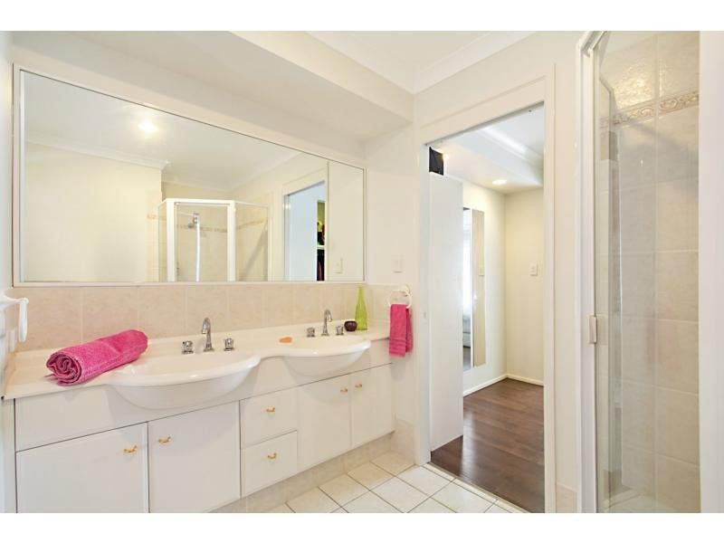5 Greendale Place, Burleigh Waters QLD 4220