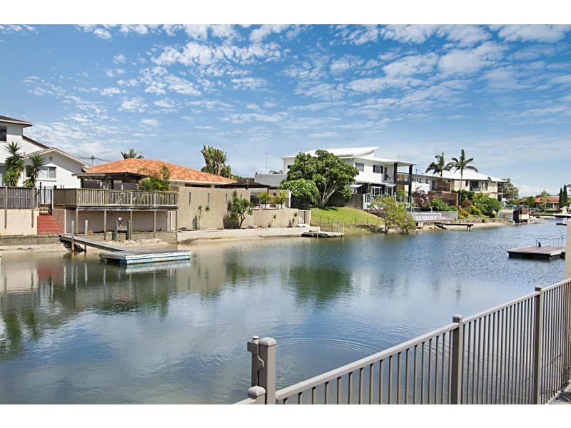 1 Winter Haven Key, Broadbeach Waters QLD 4218