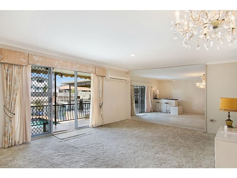 1 Winter Haven Key, Broadbeach Waters QLD 4218