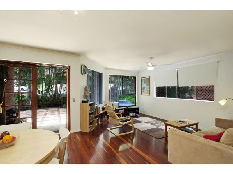 1/6 Albert Street, Burleigh Heads QLD 4220