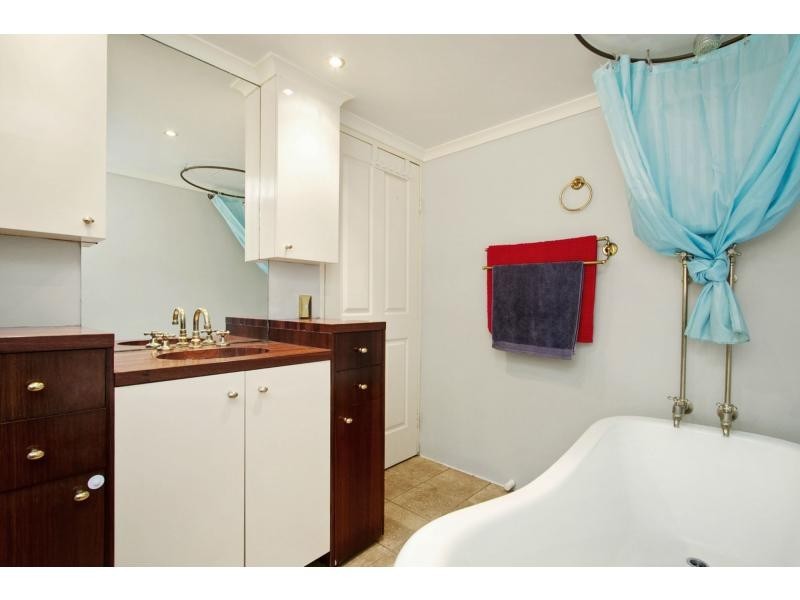 1/6 Albert Street, Burleigh Heads QLD 4220