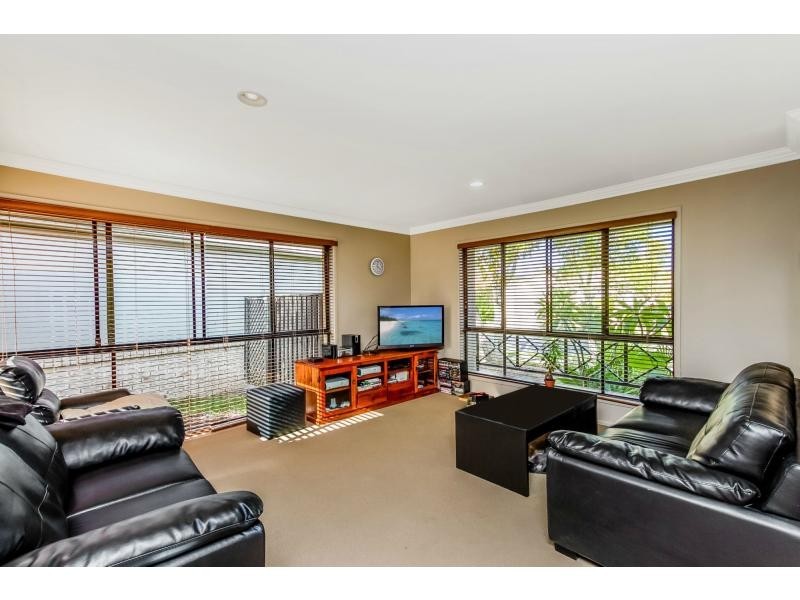 124 Harrier Drive, Burleigh Waters QLD 4220