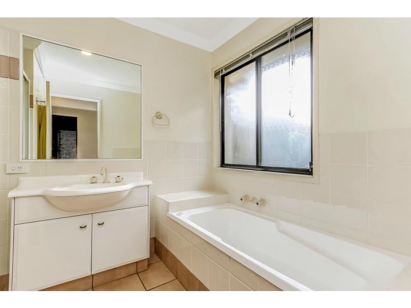 124 Harrier Drive, Burleigh Waters QLD 4220
