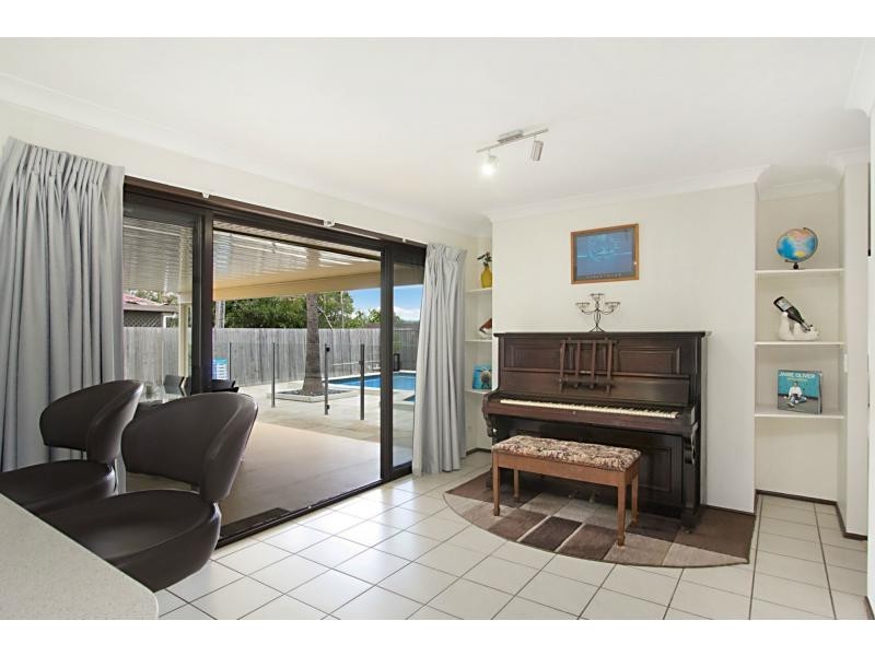 30 Grebe Place, Burleigh Waters QLD 4220